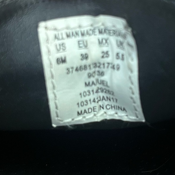 Freeman Boys black dress shoes size 6 boys. - Picture 9 of 10